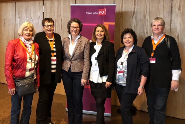 Auf dem Foto: Hildegard Bone, Gabriele Lenz, Ina Scharrenbach MdL, Veronika Bscher, Monika Willimzig, Maria Busemann-Holters  